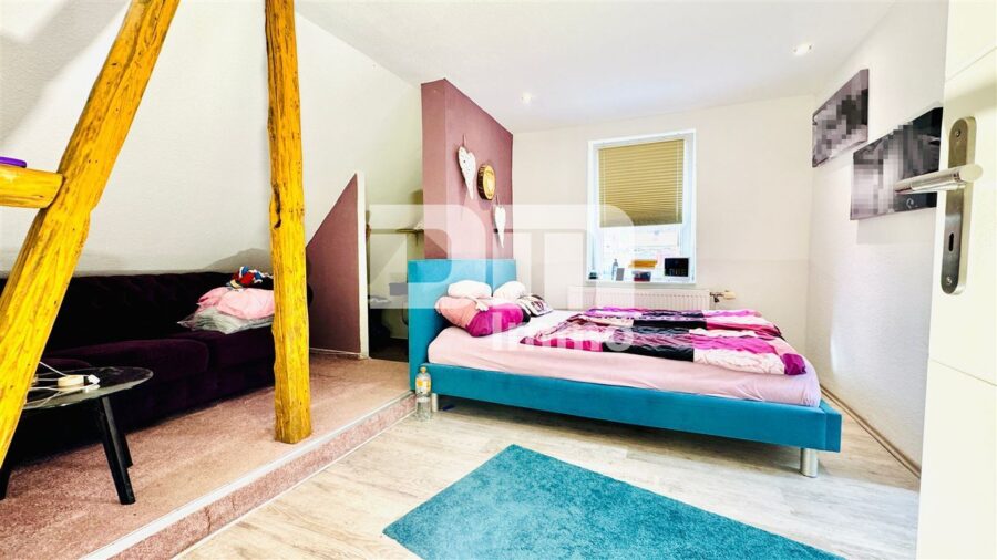 Charmanter Wohntraum mit Tradition und Moderne auf großem Grundstück - OG / DG Schlafzimmer / Ankleide